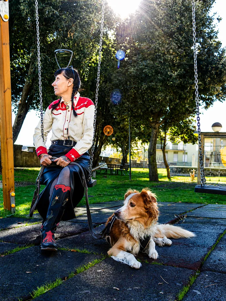 Valerie Joannes a passeggio con il cane